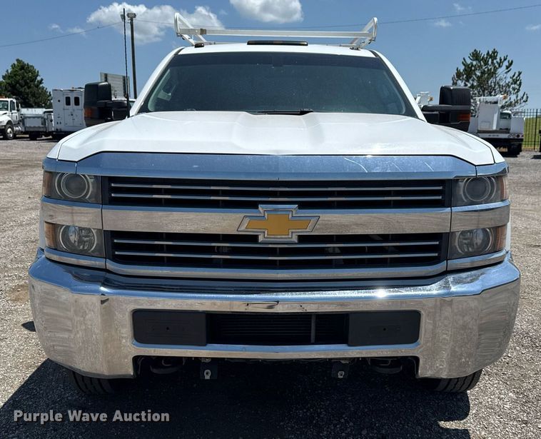 image for item EG6057 2015 Chevrolet Silverado 2500HD utility bed pickup truck