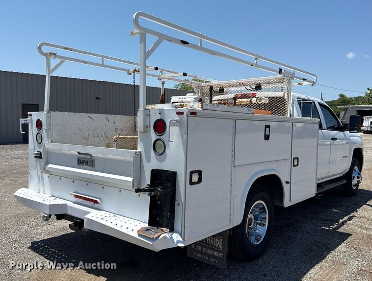 image for item EG6057 2015 Chevrolet Silverado 2500HD utility bed pickup truck