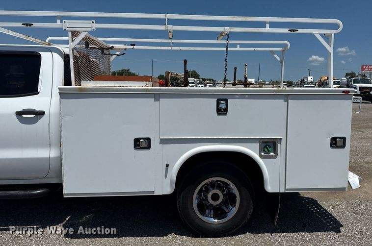 image for item EG6057 2015 Chevrolet Silverado 2500HD utility bed pickup truck