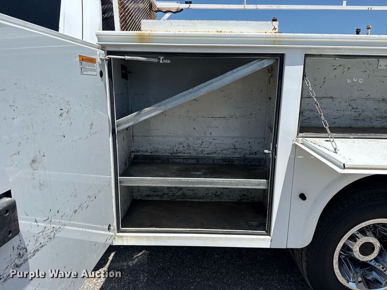 image for item EG6057 2015 Chevrolet Silverado 2500HD utility bed pickup truck