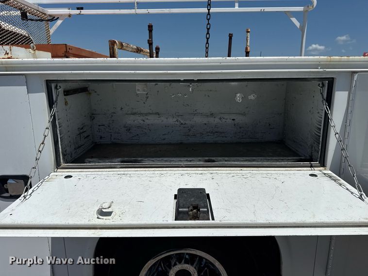 image for item EG6057 2015 Chevrolet Silverado 2500HD utility bed pickup truck