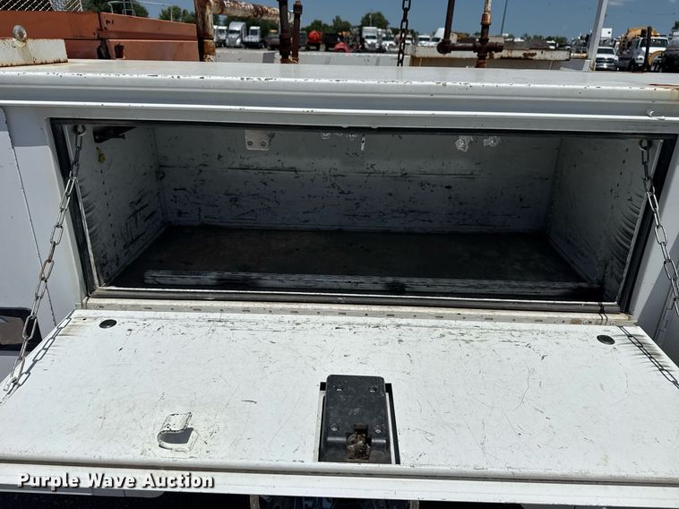 image for item EG6057 2015 Chevrolet Silverado 2500HD utility bed pickup truck