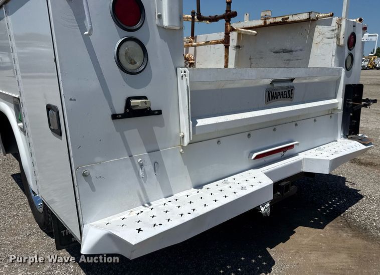 image for item EG6057 2015 Chevrolet Silverado 2500HD utility bed pickup truck