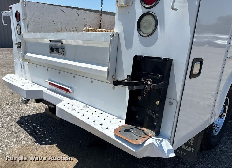 image for item EG6057 2015 Chevrolet Silverado 2500HD utility bed pickup truck