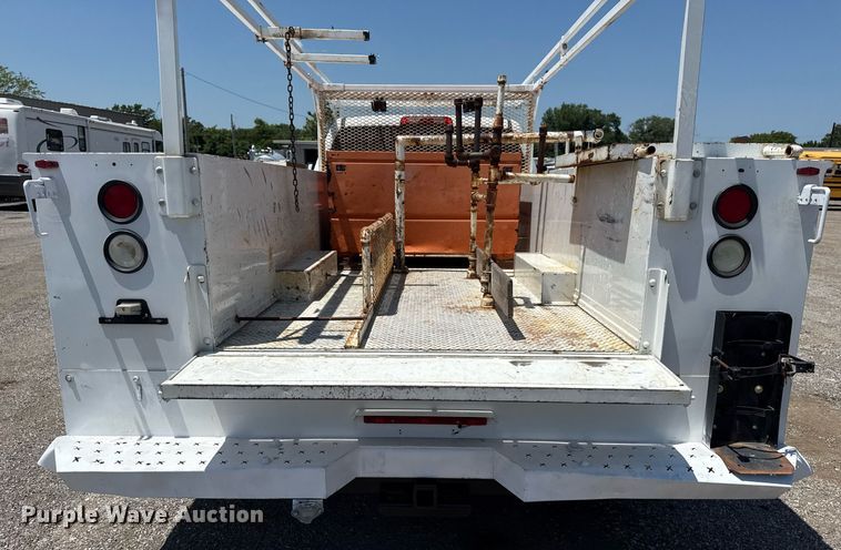 image for item EG6057 2015 Chevrolet Silverado 2500HD utility bed pickup truck