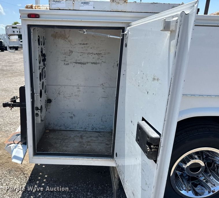 image for item EG6057 2015 Chevrolet Silverado 2500HD utility bed pickup truck