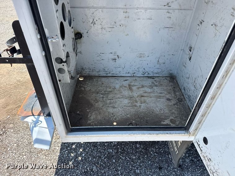 image for item EG6057 2015 Chevrolet Silverado 2500HD utility bed pickup truck