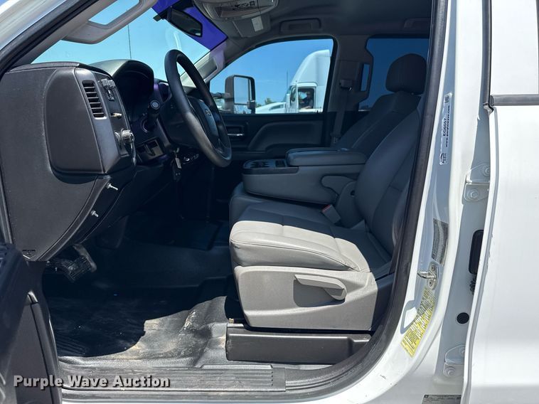 image for item EG6057 2015 Chevrolet Silverado 2500HD utility bed pickup truck