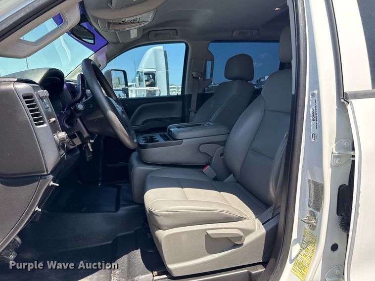 image for item EG6057 2015 Chevrolet Silverado 2500HD utility bed pickup truck