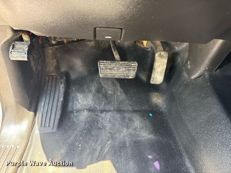 image for item EG6057 2015 Chevrolet Silverado 2500HD utility bed pickup truck