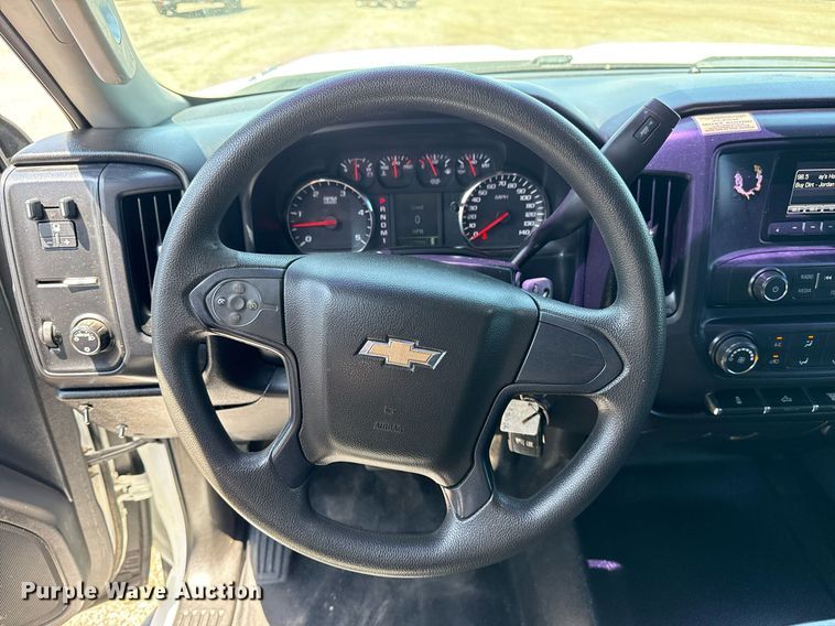 image for item EG6057 2015 Chevrolet Silverado 2500HD utility bed pickup truck