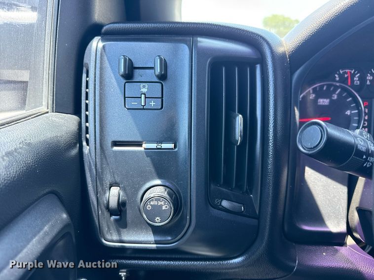 image for item EG6057 2015 Chevrolet Silverado 2500HD utility bed pickup truck