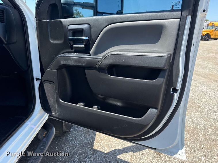 image for item EG6057 2015 Chevrolet Silverado 2500HD utility bed pickup truck