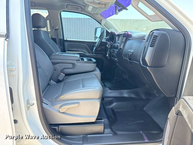 image for item EG6057 2015 Chevrolet Silverado 2500HD utility bed pickup truck