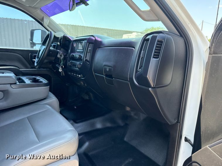 image for item EG6057 2015 Chevrolet Silverado 2500HD utility bed pickup truck