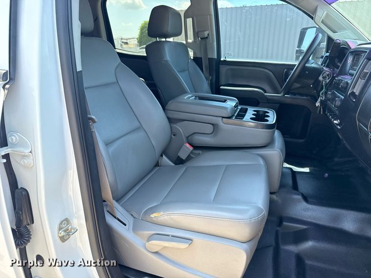 image for item EG6057 2015 Chevrolet Silverado 2500HD utility bed pickup truck