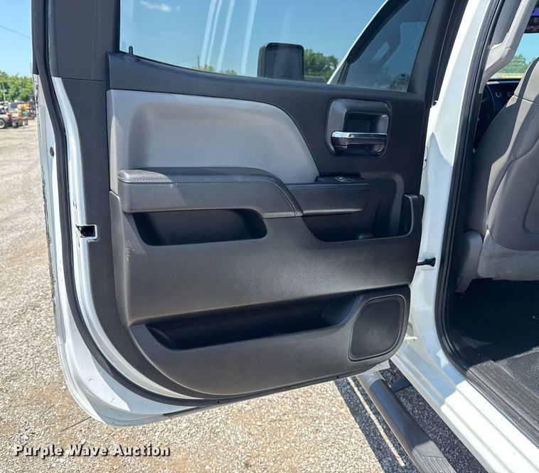 image for item EG6057 2015 Chevrolet Silverado 2500HD utility bed pickup truck