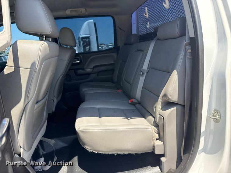 image for item EG6057 2015 Chevrolet Silverado 2500HD utility bed pickup truck