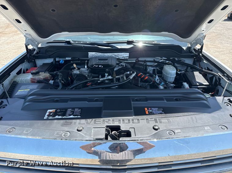 image for item EG6057 2015 Chevrolet Silverado 2500HD utility bed pickup truck