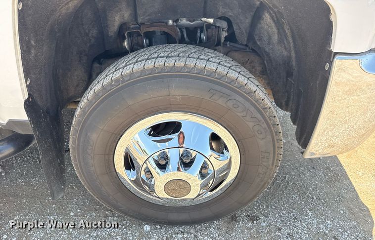 image for item EG6057 2015 Chevrolet Silverado 2500HD utility bed pickup truck