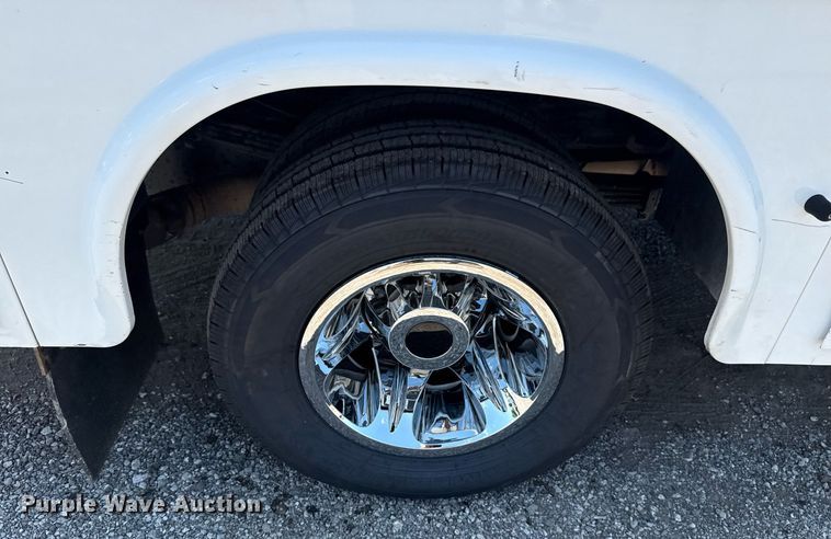 image for item EG6057 2015 Chevrolet Silverado 2500HD utility bed pickup truck