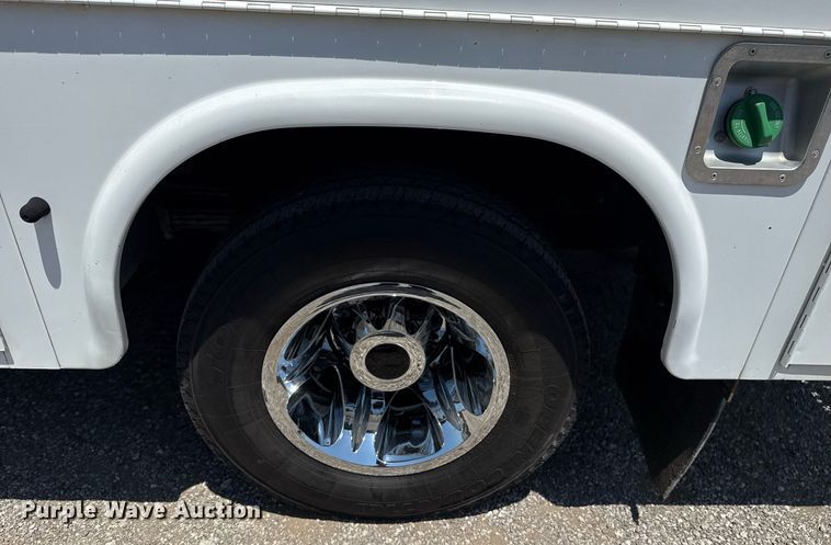 image for item EG6057 2015 Chevrolet Silverado 2500HD utility bed pickup truck