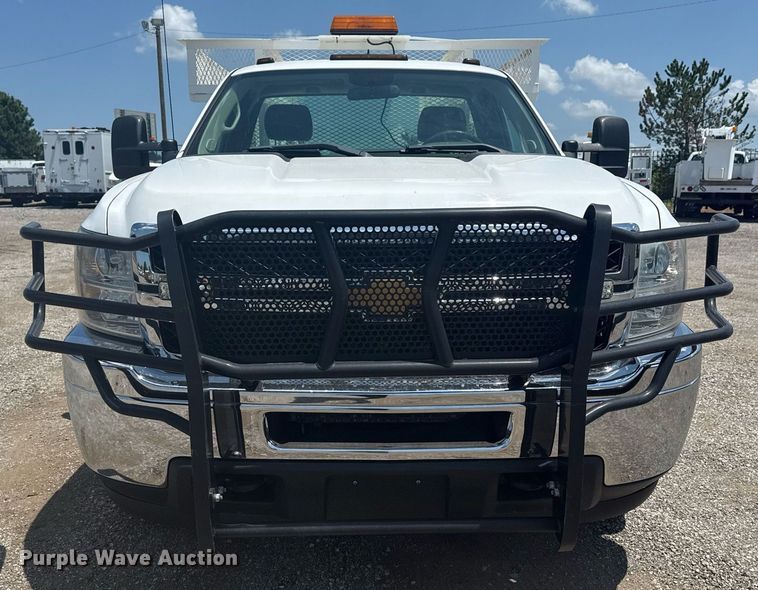image for item EG6059 2013 Chevrolet Silverado 3500HD utility bed pickup truck