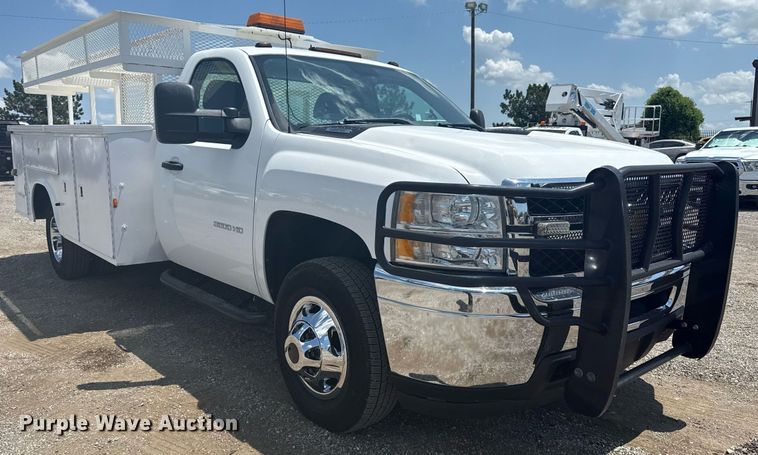 image for item EG6059 2013 Chevrolet Silverado 3500HD utility bed pickup truck