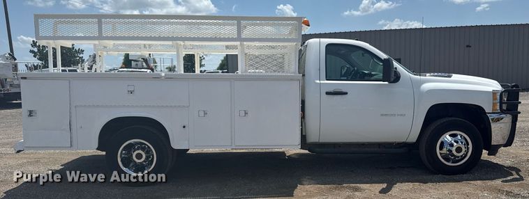 image for item EG6059 2013 Chevrolet Silverado 3500HD utility bed pickup truck