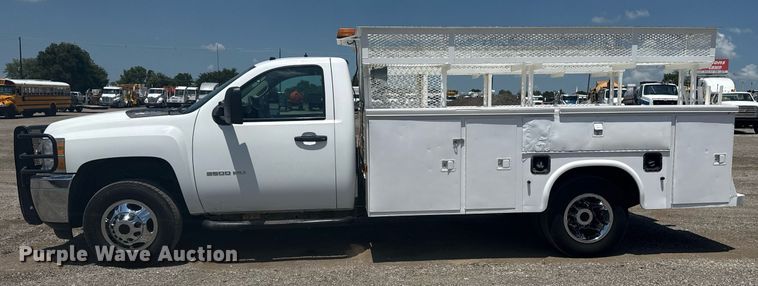 image for item EG6059 2013 Chevrolet Silverado 3500HD utility bed pickup truck