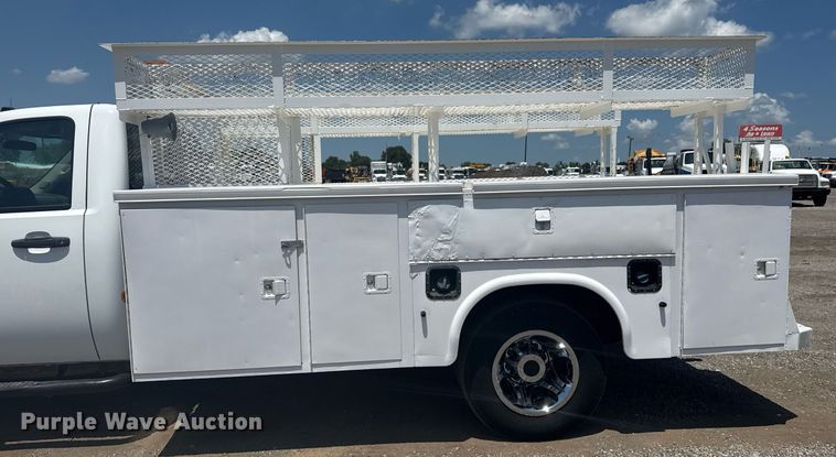 image for item EG6059 2013 Chevrolet Silverado 3500HD utility bed pickup truck