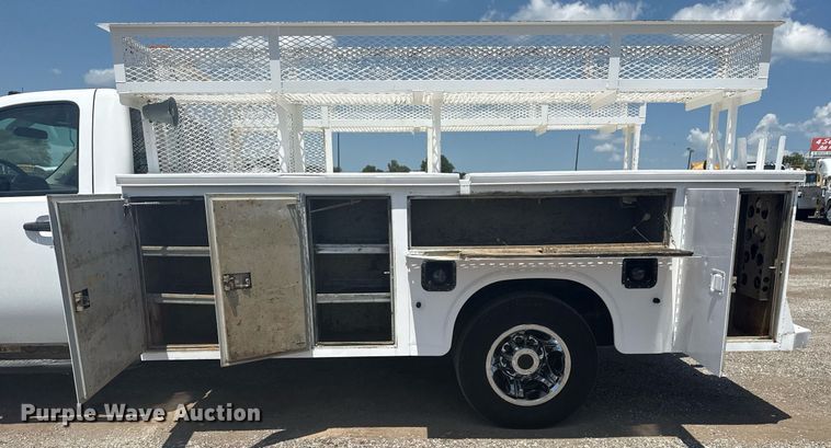 image for item EG6059 2013 Chevrolet Silverado 3500HD utility bed pickup truck