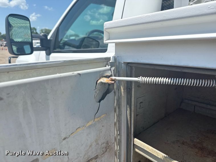 image for item EG6059 2013 Chevrolet Silverado 3500HD utility bed pickup truck