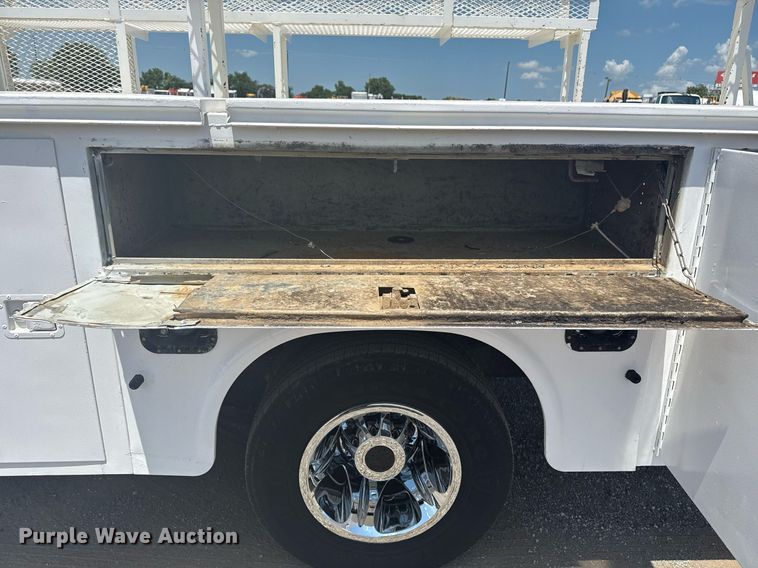 image for item EG6059 2013 Chevrolet Silverado 3500HD utility bed pickup truck