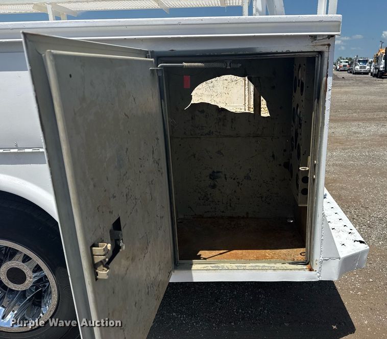 image for item EG6059 2013 Chevrolet Silverado 3500HD utility bed pickup truck