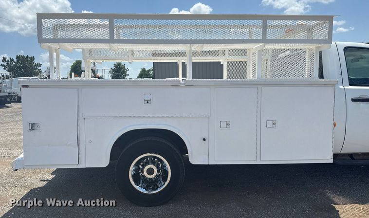 image for item EG6059 2013 Chevrolet Silverado 3500HD utility bed pickup truck