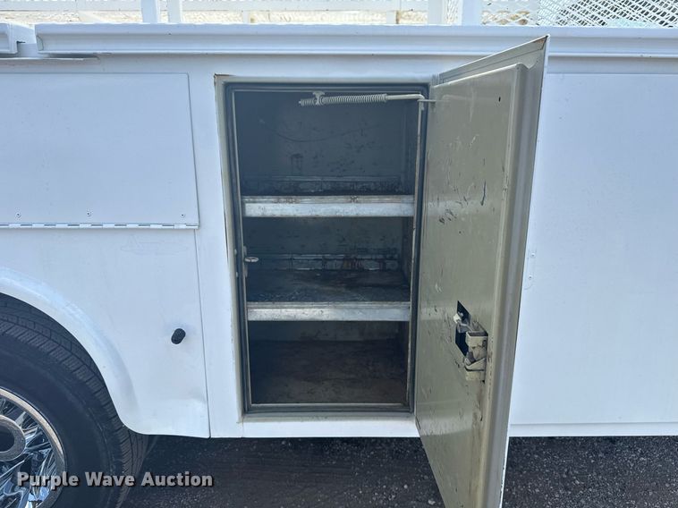 image for item EG6059 2013 Chevrolet Silverado 3500HD utility bed pickup truck