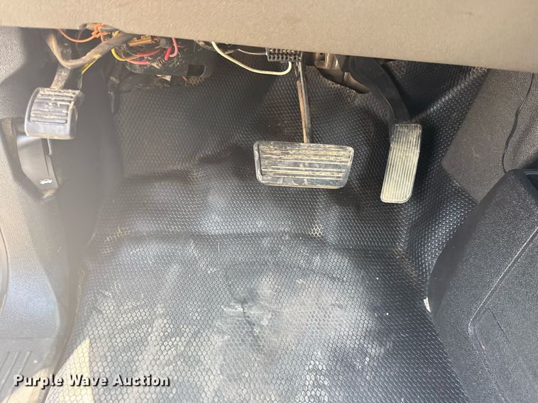 image for item EG6059 2013 Chevrolet Silverado 3500HD utility bed pickup truck