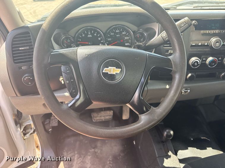 image for item EG6059 2013 Chevrolet Silverado 3500HD utility bed pickup truck