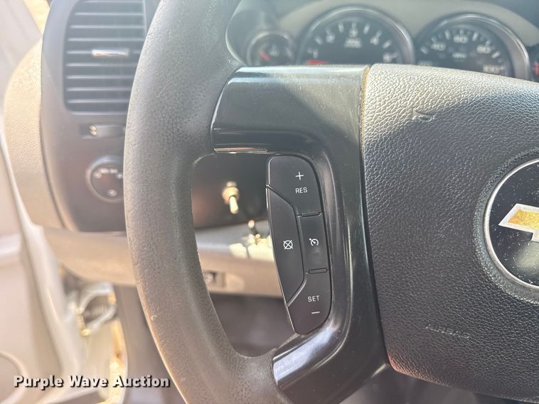 image for item EG6059 2013 Chevrolet Silverado 3500HD utility bed pickup truck