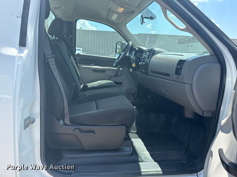 image for item EG6059 2013 Chevrolet Silverado 3500HD utility bed pickup truck