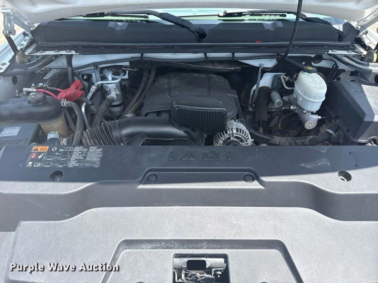 image for item EG6059 2013 Chevrolet Silverado 3500HD utility bed pickup truck