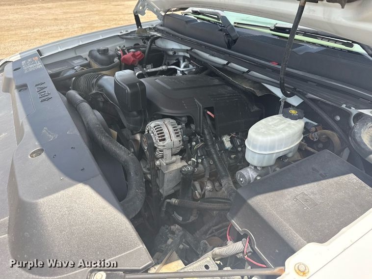 image for item EG6059 2013 Chevrolet Silverado 3500HD utility bed pickup truck