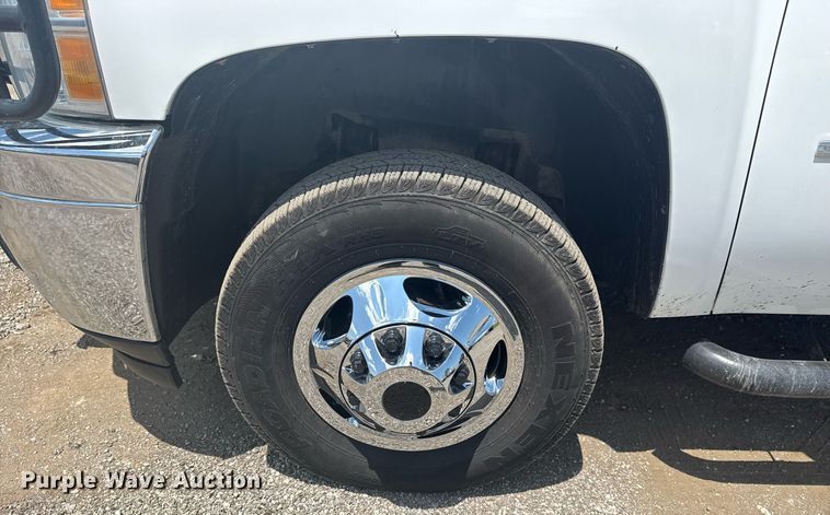 image for item EG6059 2013 Chevrolet Silverado 3500HD utility bed pickup truck