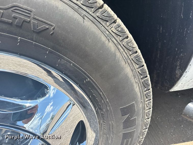 image for item EG6059 2013 Chevrolet Silverado 3500HD utility bed pickup truck