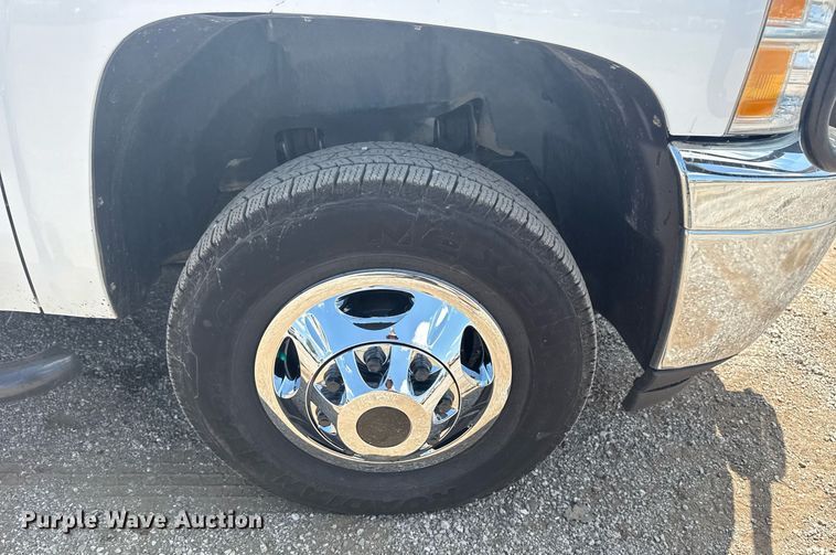 image for item EG6059 2013 Chevrolet Silverado 3500HD utility bed pickup truck