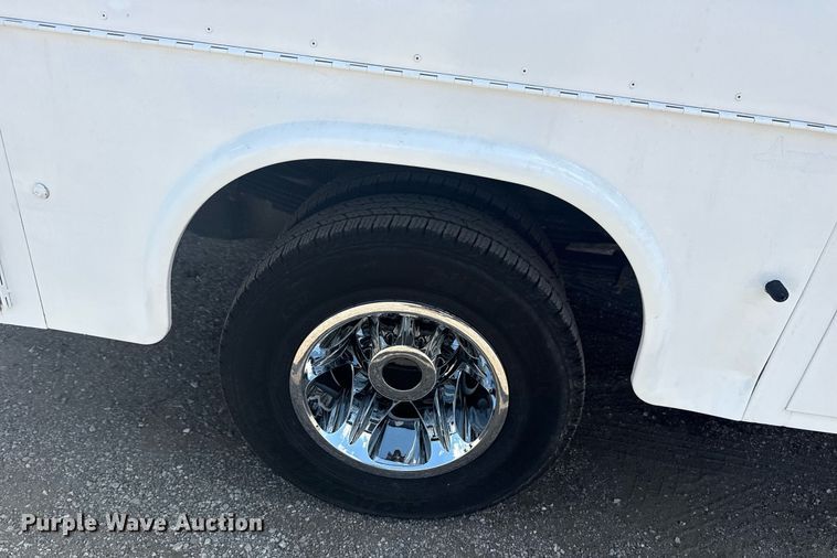 image for item EG6059 2013 Chevrolet Silverado 3500HD utility bed pickup truck