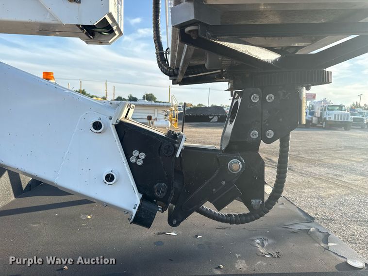 image for item EG6065 2014 Dodge Ram 5500HD bucket truck