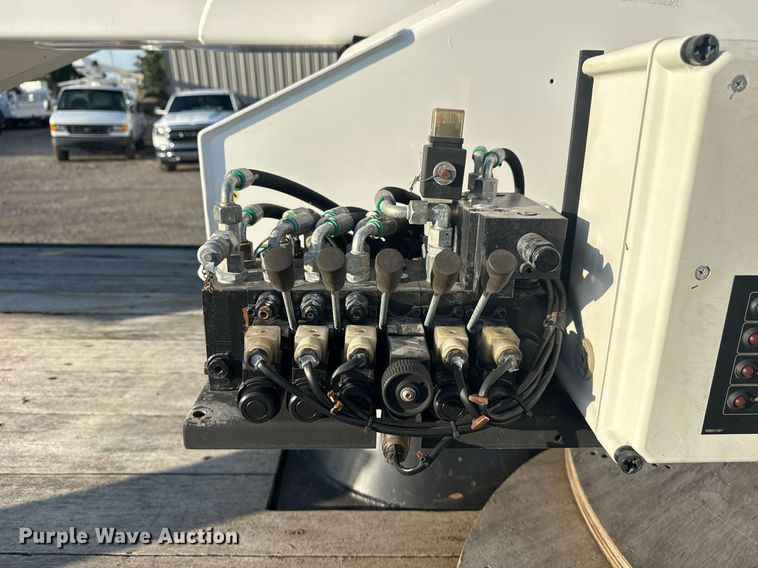 image for item EG6065 2014 Dodge Ram 5500HD bucket truck