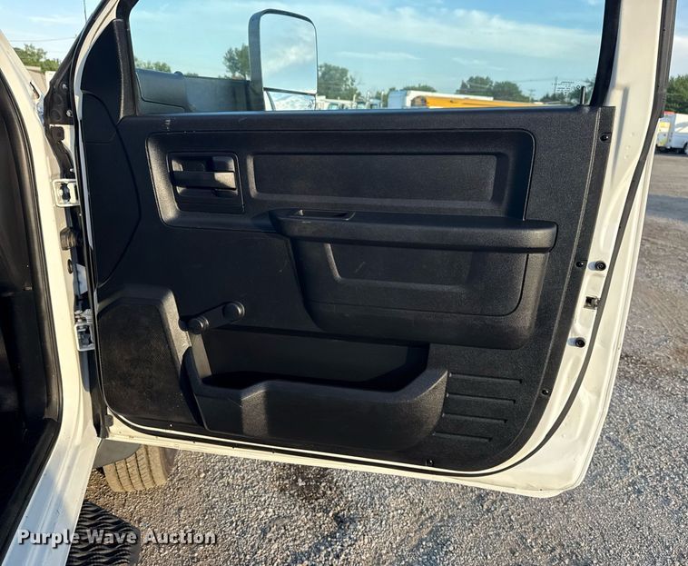 image for item EG6065 2014 Dodge Ram 5500HD bucket truck